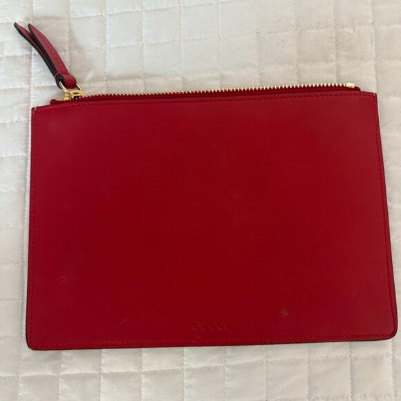 Gucci Supreme Canvas Lips Pouch as seen worn by Beyoncé in NYC - Picture 2 of 6